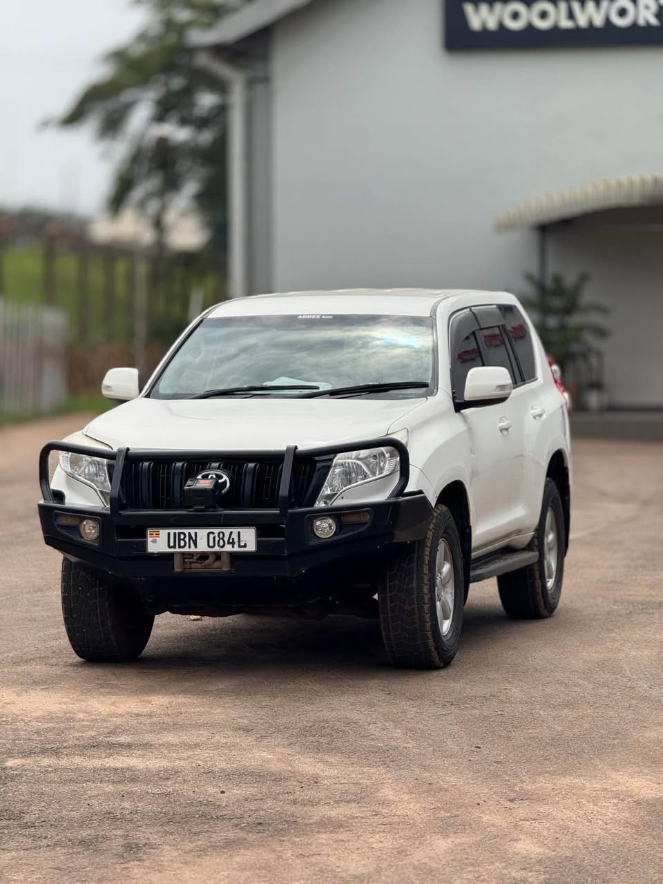 A picture of Toyota Landcruiser TX 2017 3.0 diesel Manual transmission
