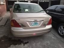 A picture of Toyota Avalon 2000
