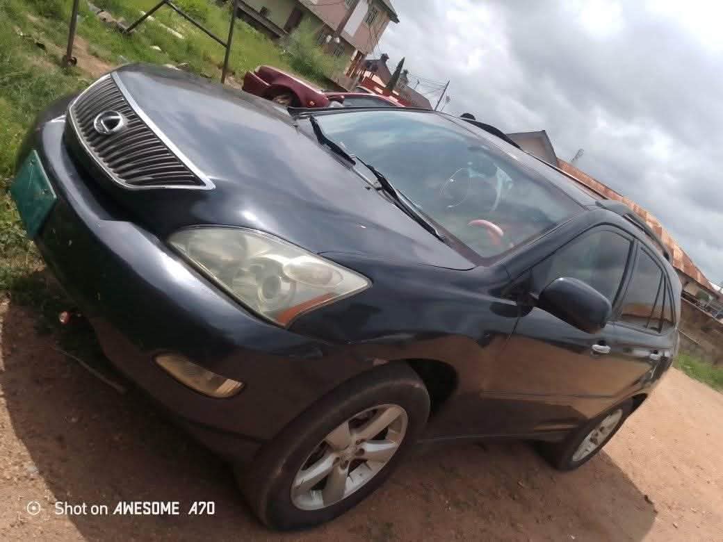 A picture of Lexus Rx 330
