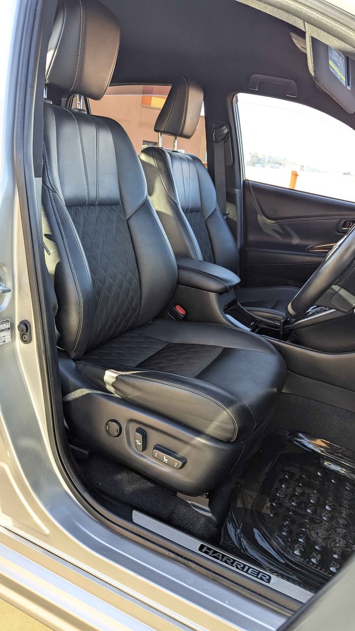 A picture of Toyota Harrier 2015model