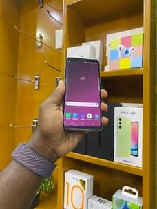 A picture of Sumsung S9 plain64gb