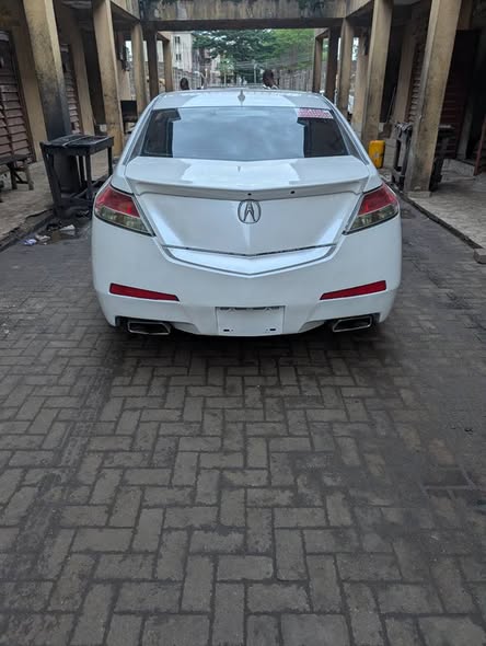 A picture of Acura TL 2010