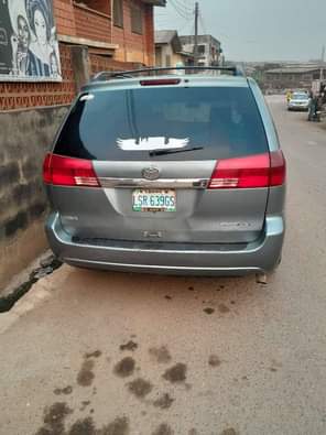 A picture of Toyota sienna tokunbo standard 05 model engine and gear ac