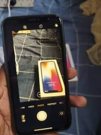 A picture of IPHONE X 256GB