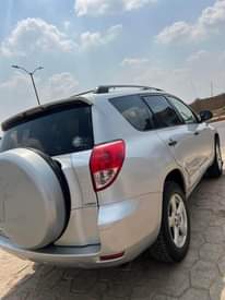 A picture of Toyota rav 4 2008
