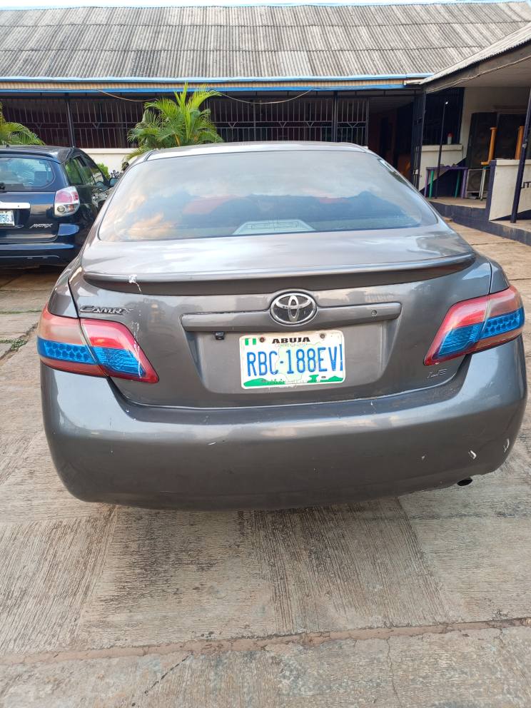A picture of Toyota Camry 09