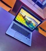 A picture of HP elitebook 820 G2