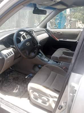 A picture of Highlander 2004 Engine gear and AC is good Price 3
