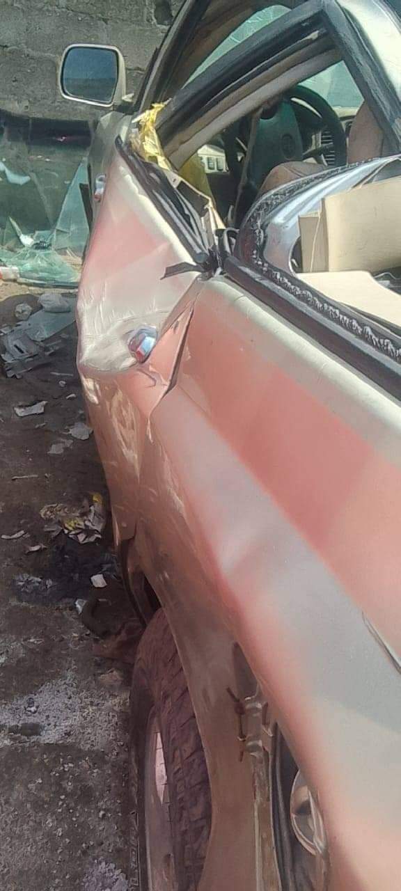 A picture of Toyota highlander used accident we need serious buyer to discuss