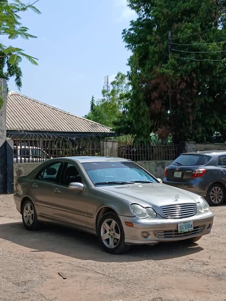 A picture of Mercedes Benz C240