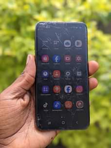 A picture of Samsung S10e