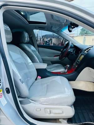 A picture of LEXUS ES350
