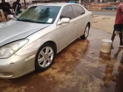 A picture of ES 330 dealer s deal Apart from the body work
