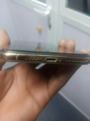 A picture of IPHONE XMAS ipo sokoni aina changamoto yeyote Gb 256 Tsh