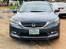 A picture of Honda Accord 2013 super clean