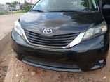 A picture of Direct Belgium 2011 sienna model with untempered everything clean intiror