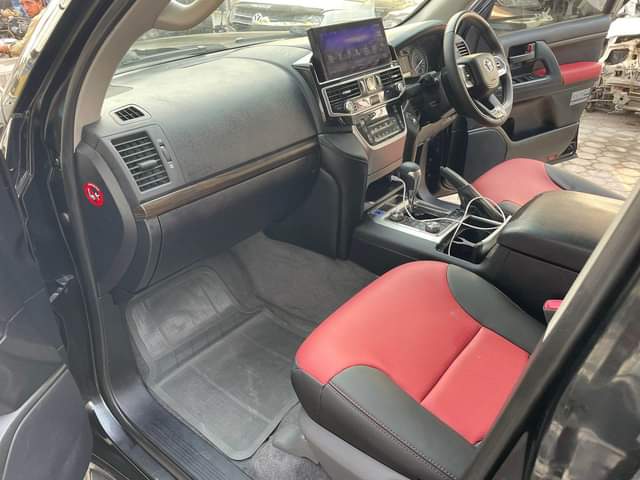 A picture of CAR DETAILS Make Toyota Model landcruser GR sport Year 2014