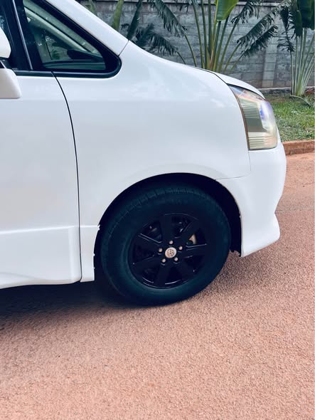 A picture of 2009 Toyota Noah