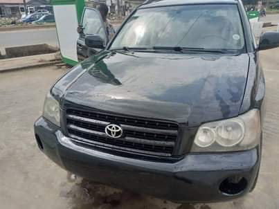 A picture of Toyota Highlander 04
