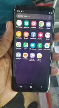 A picture of GALAXY S9. AT 180000.