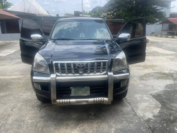 A picture of TOYOTA PRADO 2008