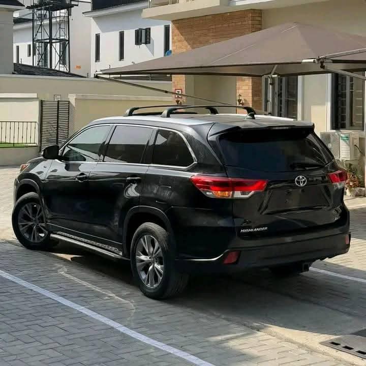 A picture of 2016 Toyota highlander