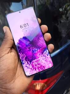 A picture of Nauzasimu Samsung galaxy s20 5g imenyooka sana storage gb128 ram