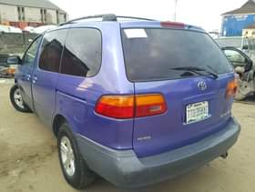 A picture of 1999 model Toyota sienna clean Nigerian use Price 3 5m