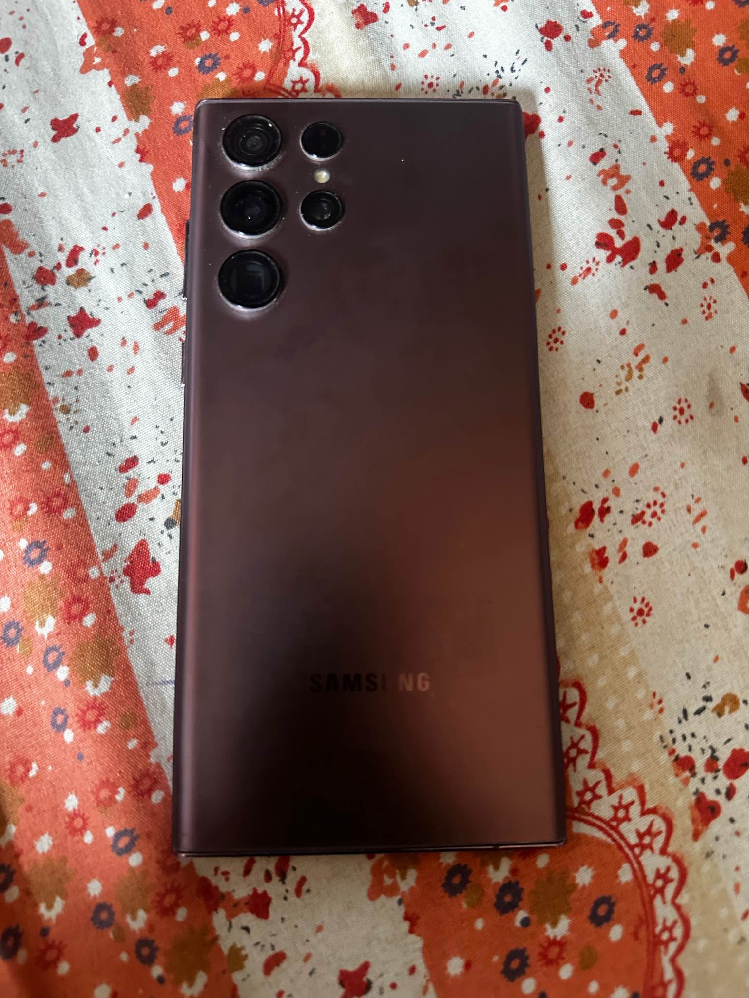A picture of Nearly used Samsung Galaxy S22 Ultra