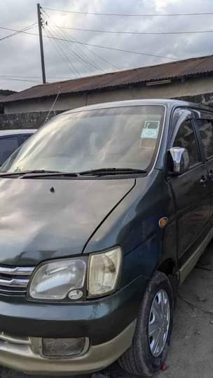 A picture of Toyota Noah OLD MODEL