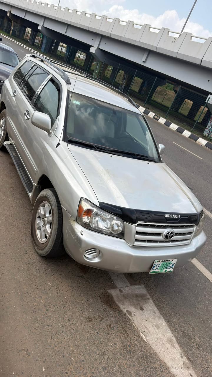 A picture of Toyota Highlander 06