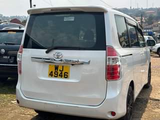 A picture of Toyota Noah