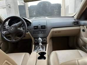 A picture of Belgium standard 4 cylinders Mercedes Benz c180 2009 model with