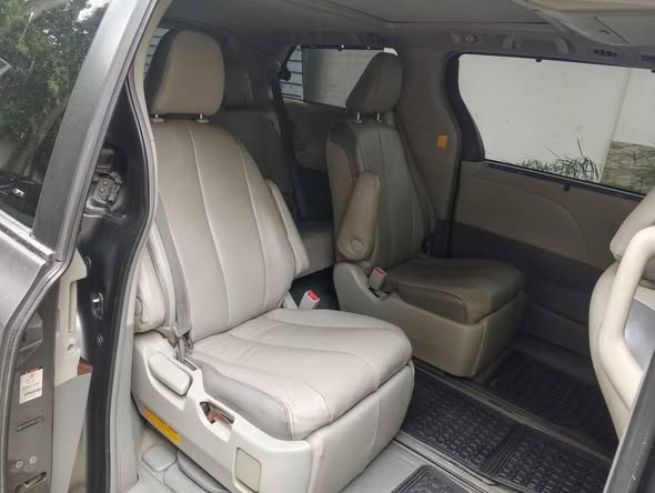 A picture of Clean Used 2012 Toyota Sienna