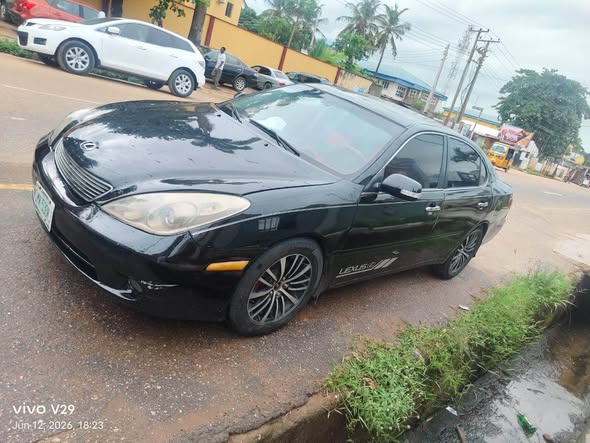 A picture of awoof lexus ES 330 2005 model full option tokunbo standard