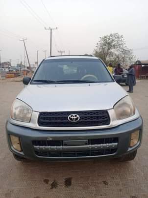 A picture of 2004 Toyota RAV4 Rav4 Jeep