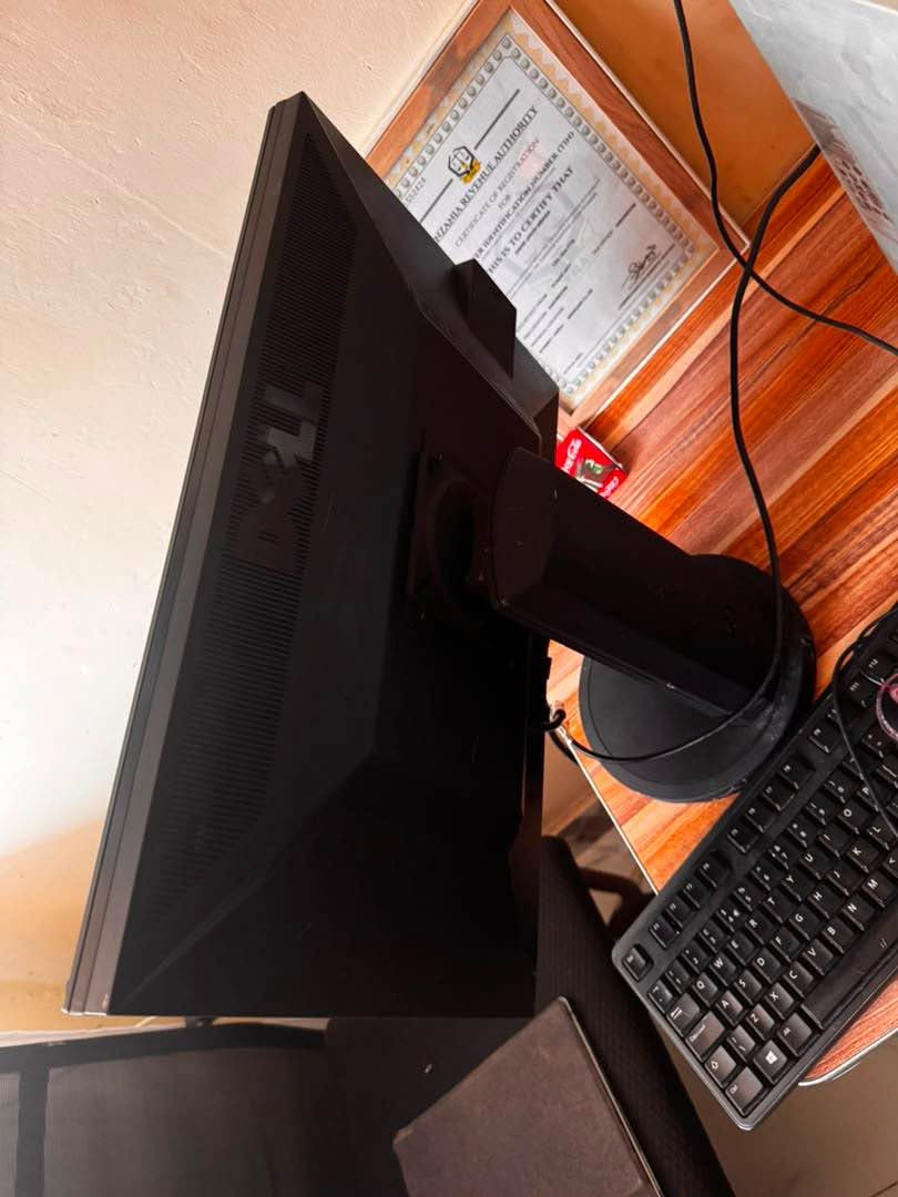 A picture of HP DESKTOP FULL