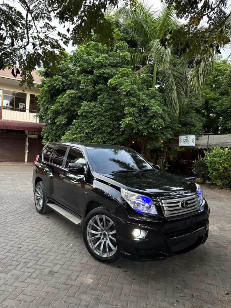 A picture of LANDCRUISER PRADO J150 Price 98mil free registration 2tr petrol engine