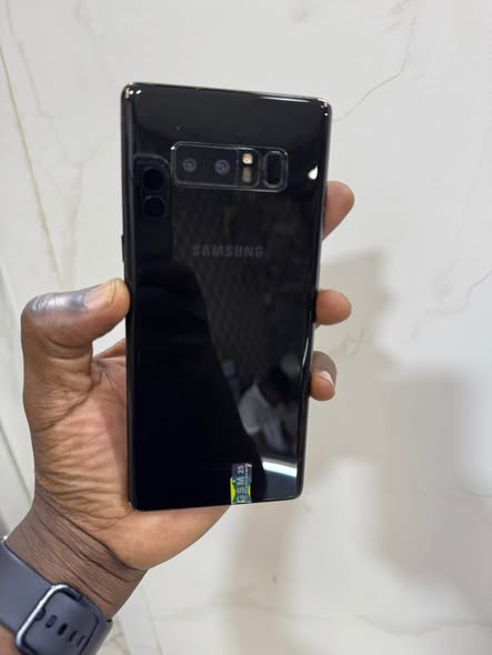 A picture of SAMSUNG NOTE8 At 300000