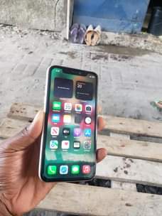 A picture of Iphone 11 plain