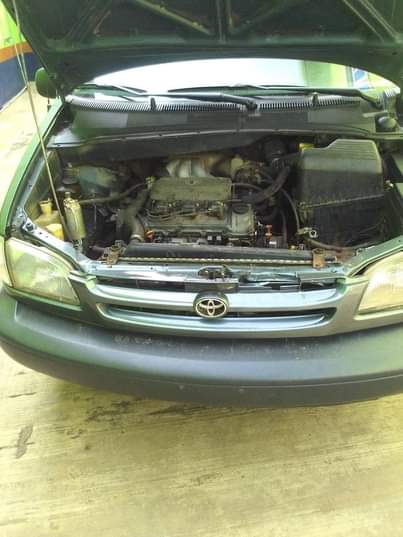 A picture of 1999 Toyota Sienna