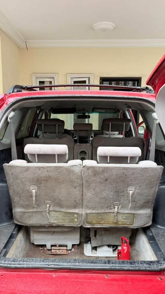 A picture of Sharp used Toyota rav409 for sale painted on first body