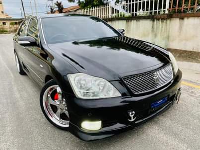 A picture of Crown Gari ime tulia Bei 12.5 Milion CALL 0715046617