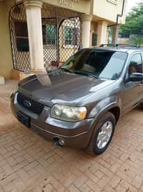 A picture of Ford Escape 06 08020698400