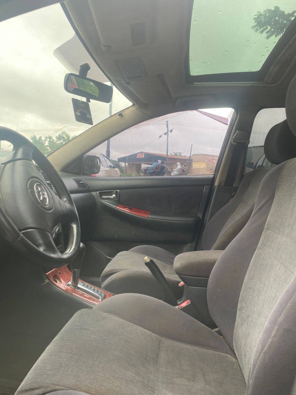 A picture of USED AND CLEAN COROLLA OBAMA