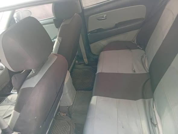 A picture of Hyundai Elentra 08 manual