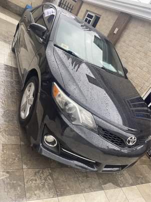 A picture of Direct tok Toyota Camry 2014 SE first body clean interior