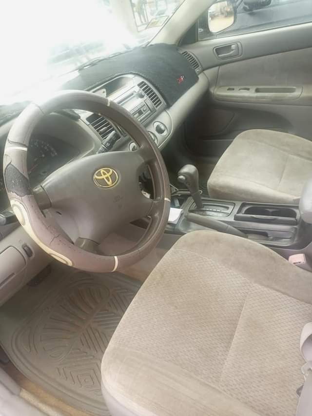 A picture of Toyota Camry 04 for sale