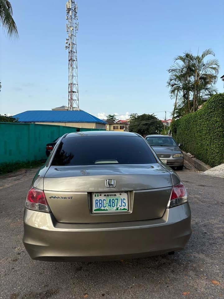 A picture of 2009 Honda Accord. Toks standard