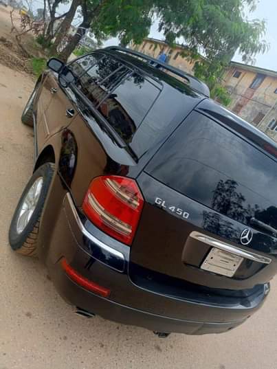 A picture of Mercedes Benz GL450